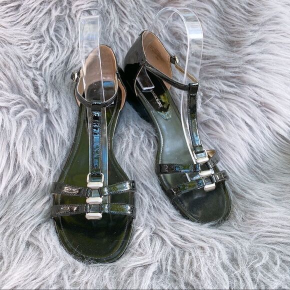 ENZO Angiolini Eanine Blk Patent T-Strap Sandal - Picture 5 of 10